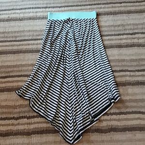 Asymmetric skirt